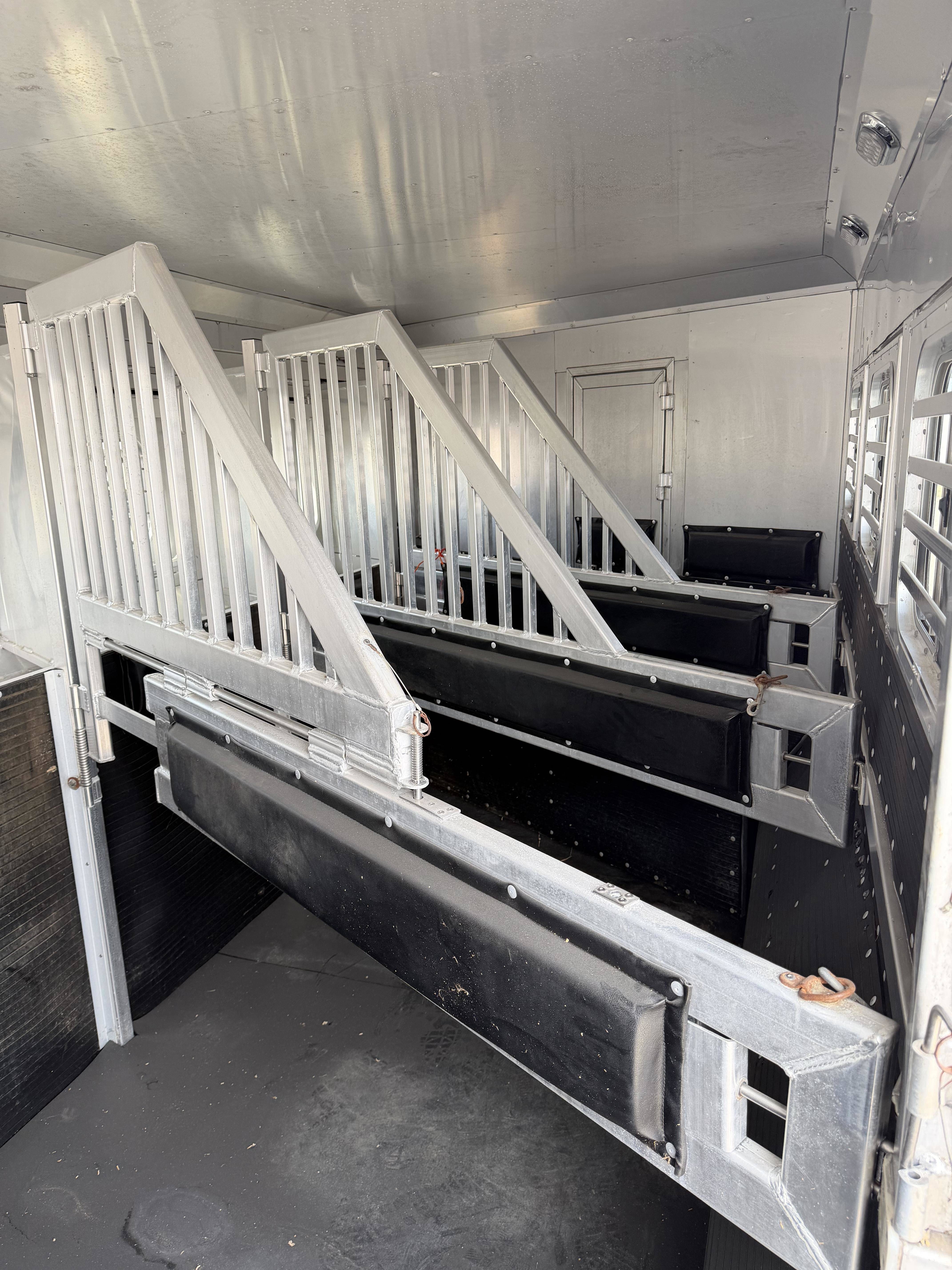 2015 Platinum Coach 4H 15'6 SW Slide Out Side Load Living Quarter Trailers