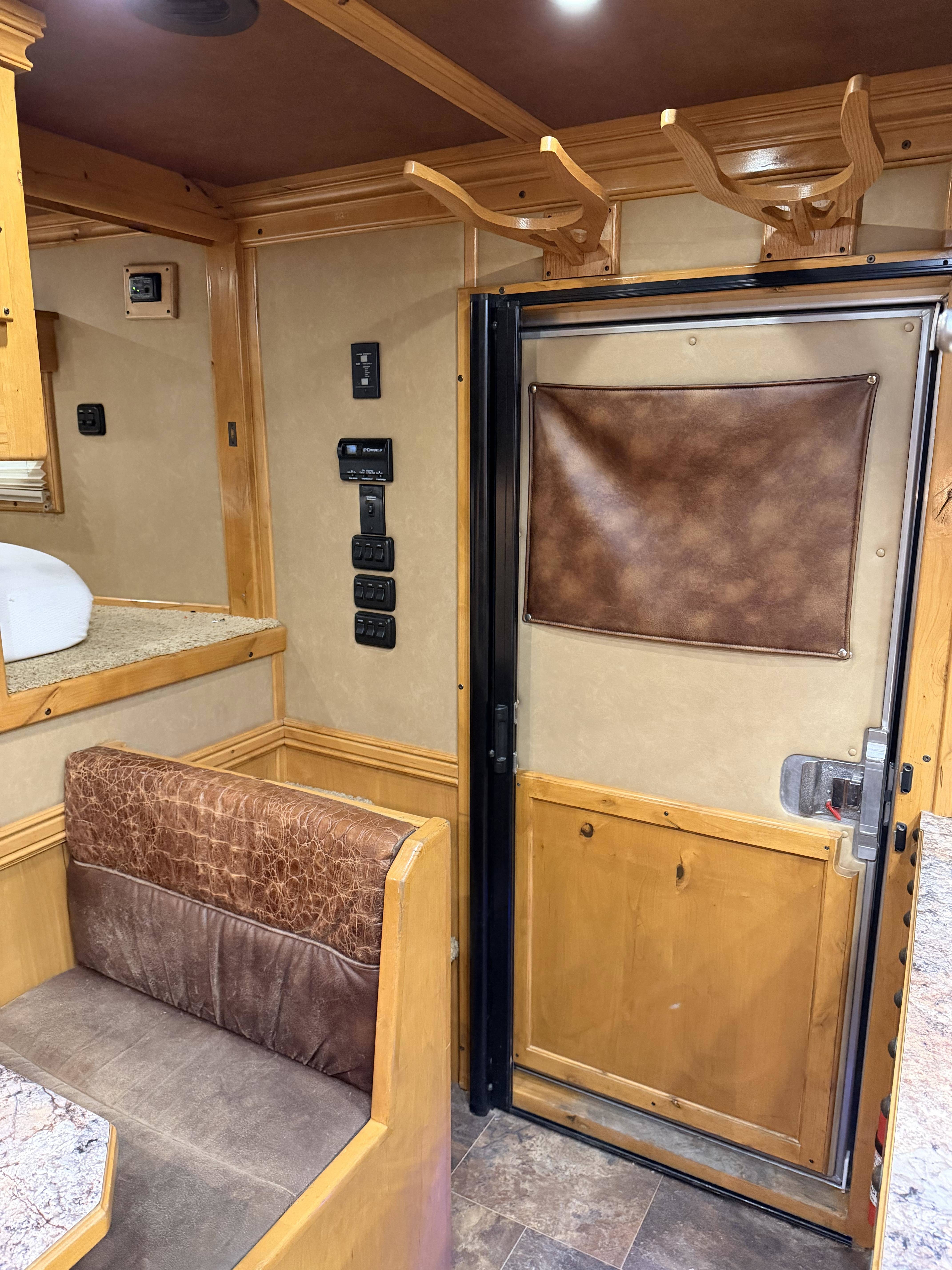 2015 Platinum Coach 4H 15'6 SW Slide Out Side Load Living Quarter Trailers
