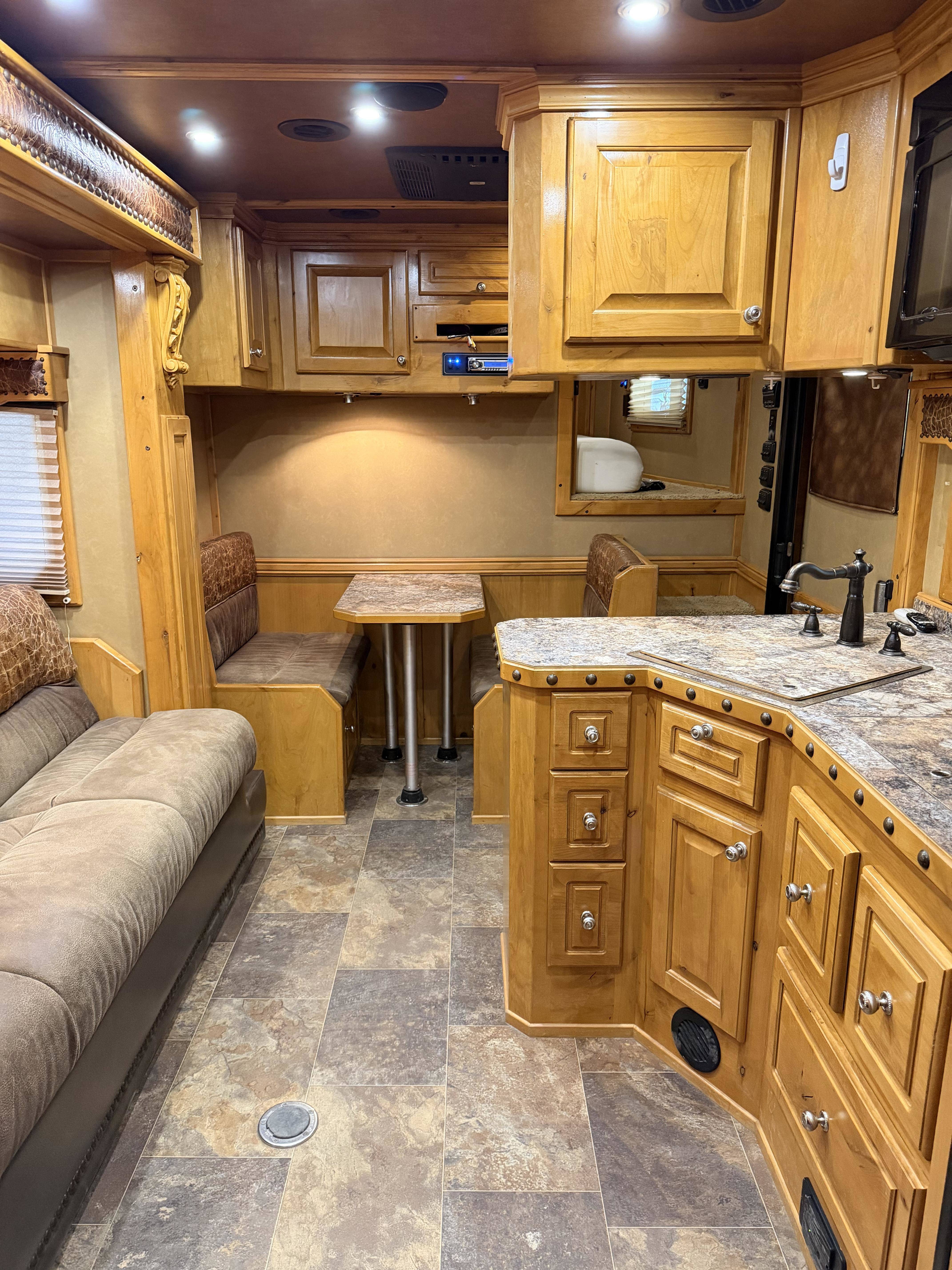 2015 Platinum Coach 4H 15'6 SW Slide Out Side Load Living Quarter Trailers
