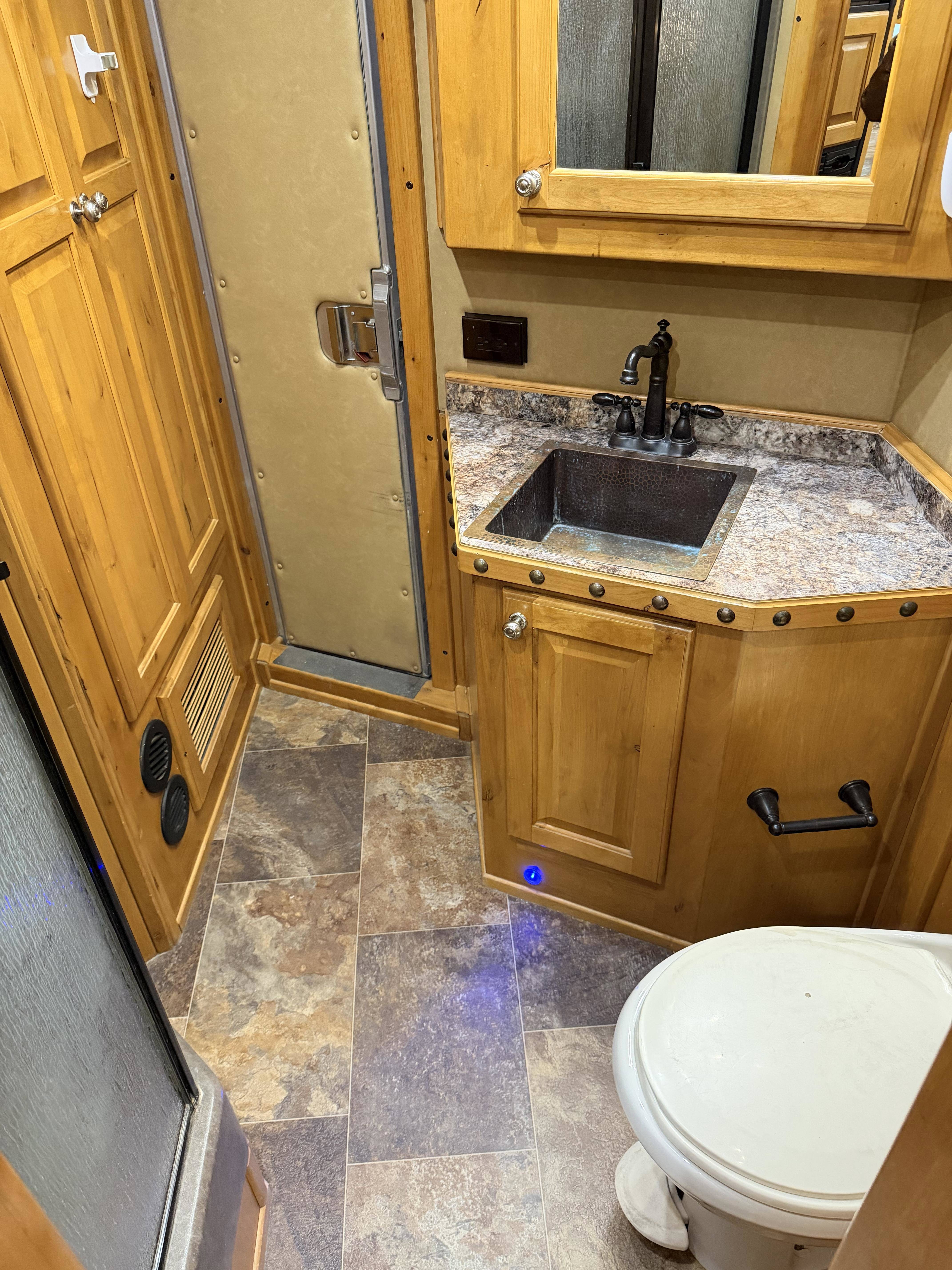 2015 Platinum Coach 4H 15'6 SW Slide Out Side Load Living Quarter Trailers