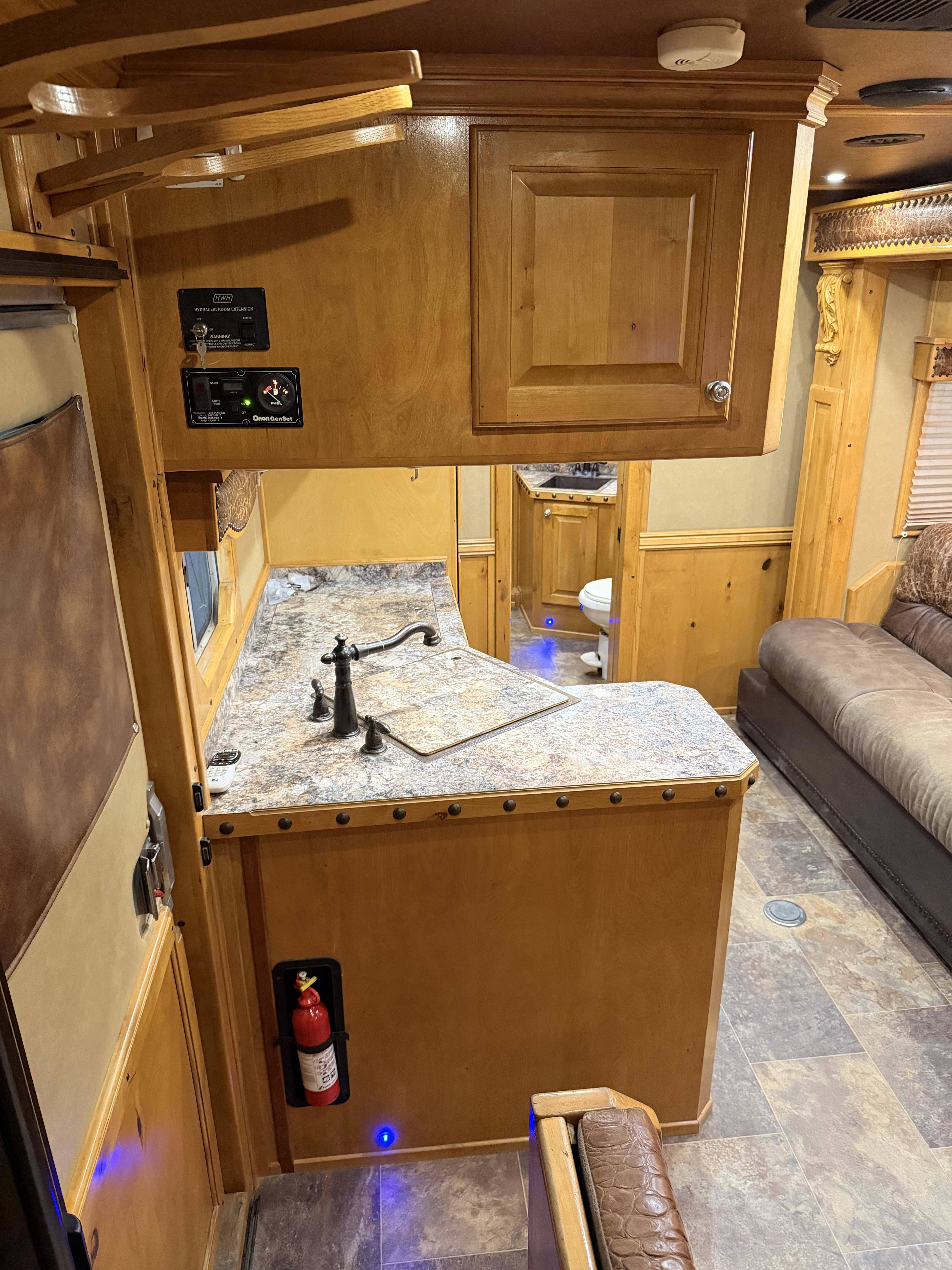 2015 Platinum Coach 4H 15'6 SW Slide Out Side Load Living Quarter Trailers