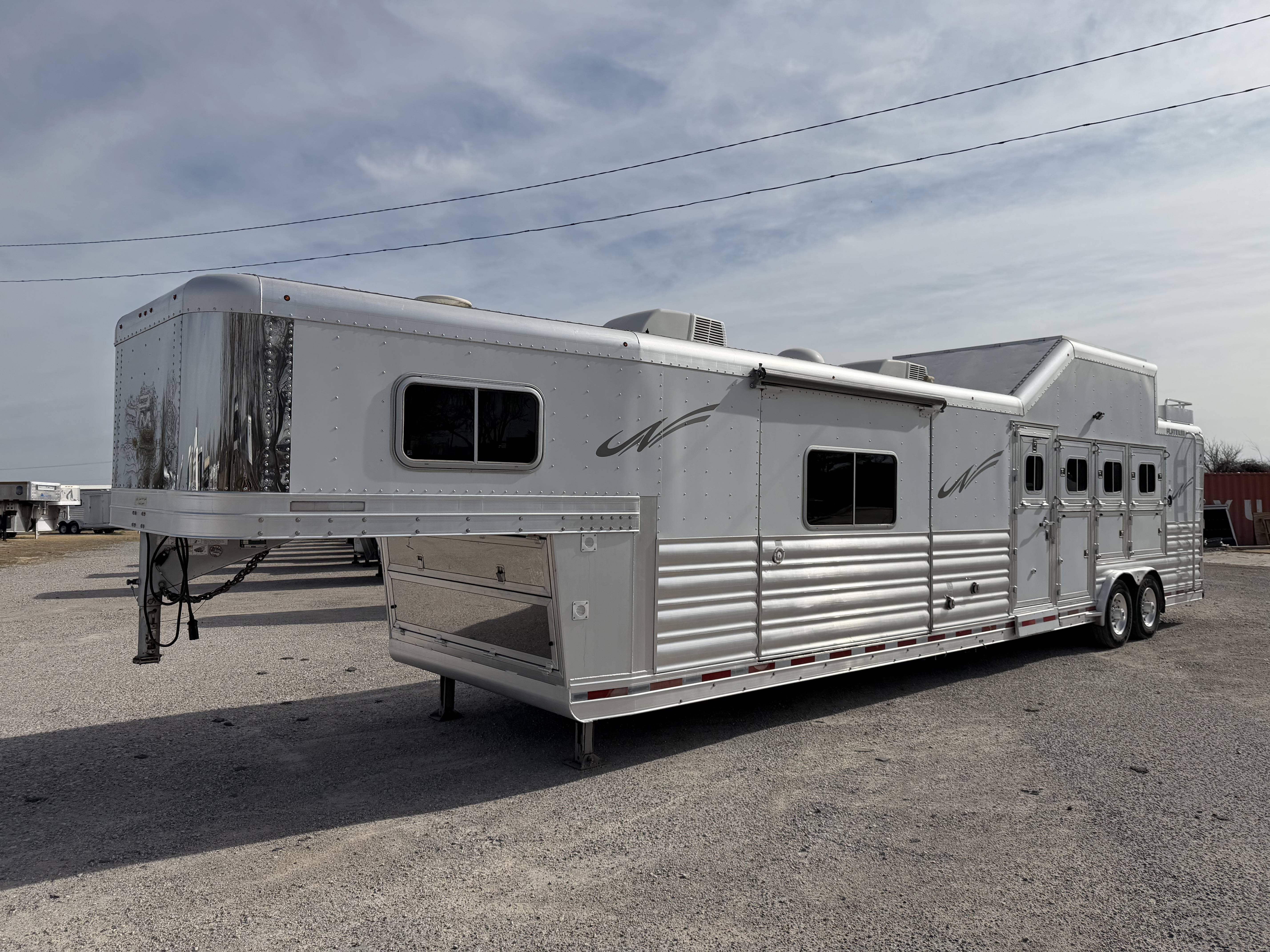 2015 Platinum Coach 4H 15'6 SW Slide Out Side Load Living Quarter Trailers