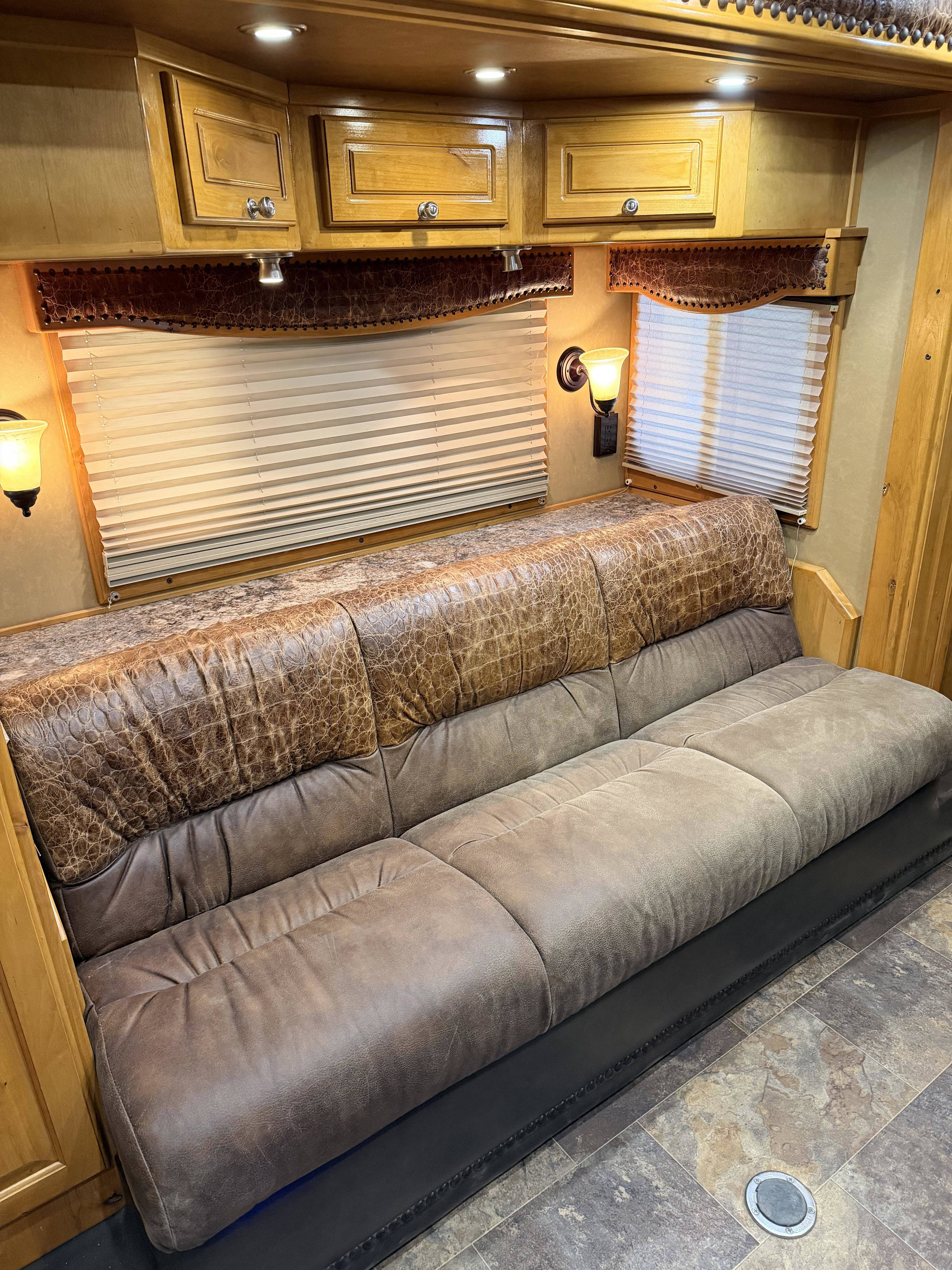 2015 Platinum Coach 4H 15'6 SW Slide Out Side Load Living Quarter Trailers