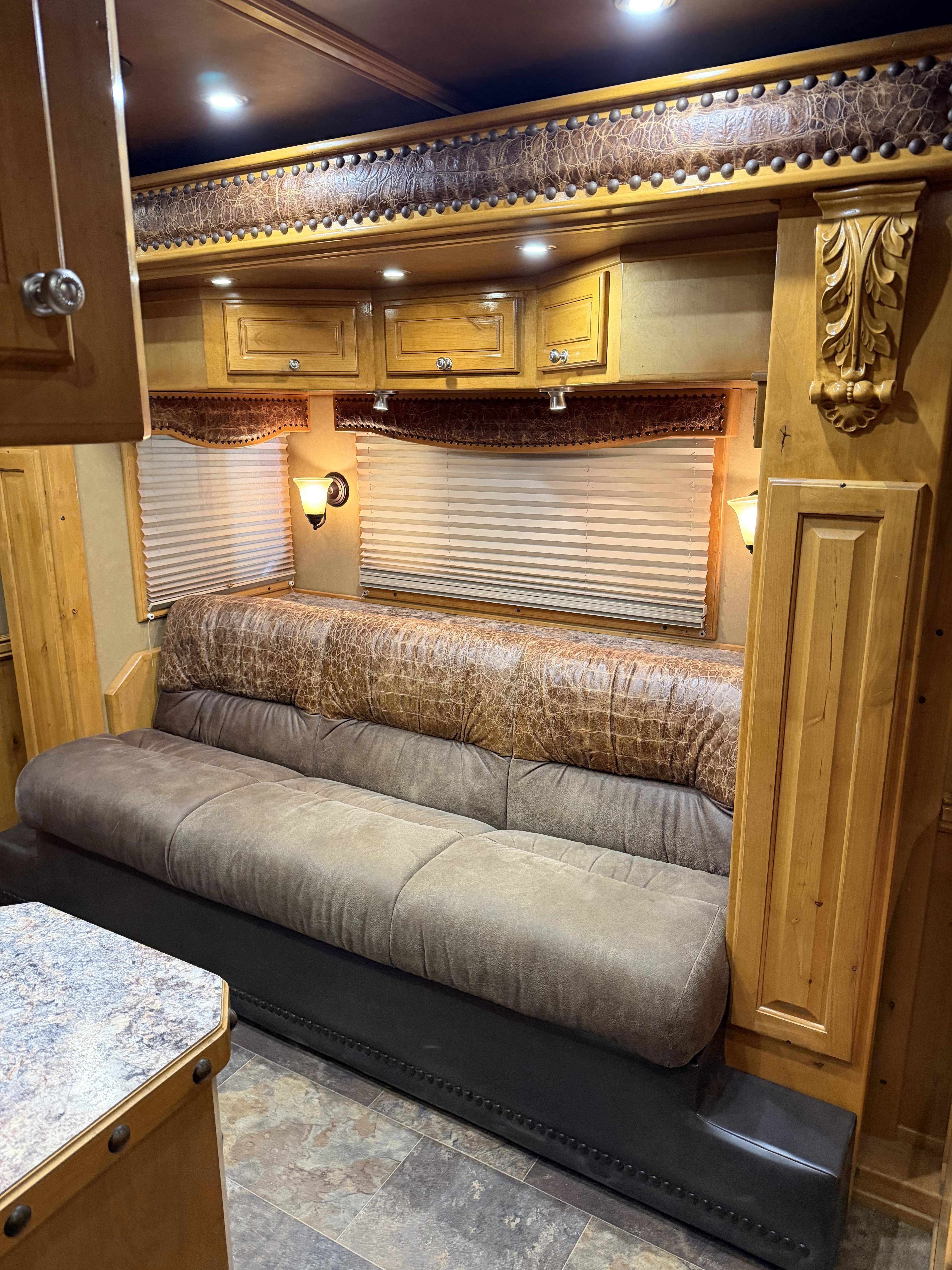 2015 Platinum Coach 4H 15'6 SW Slide Out Side Load Living Quarter Trailers