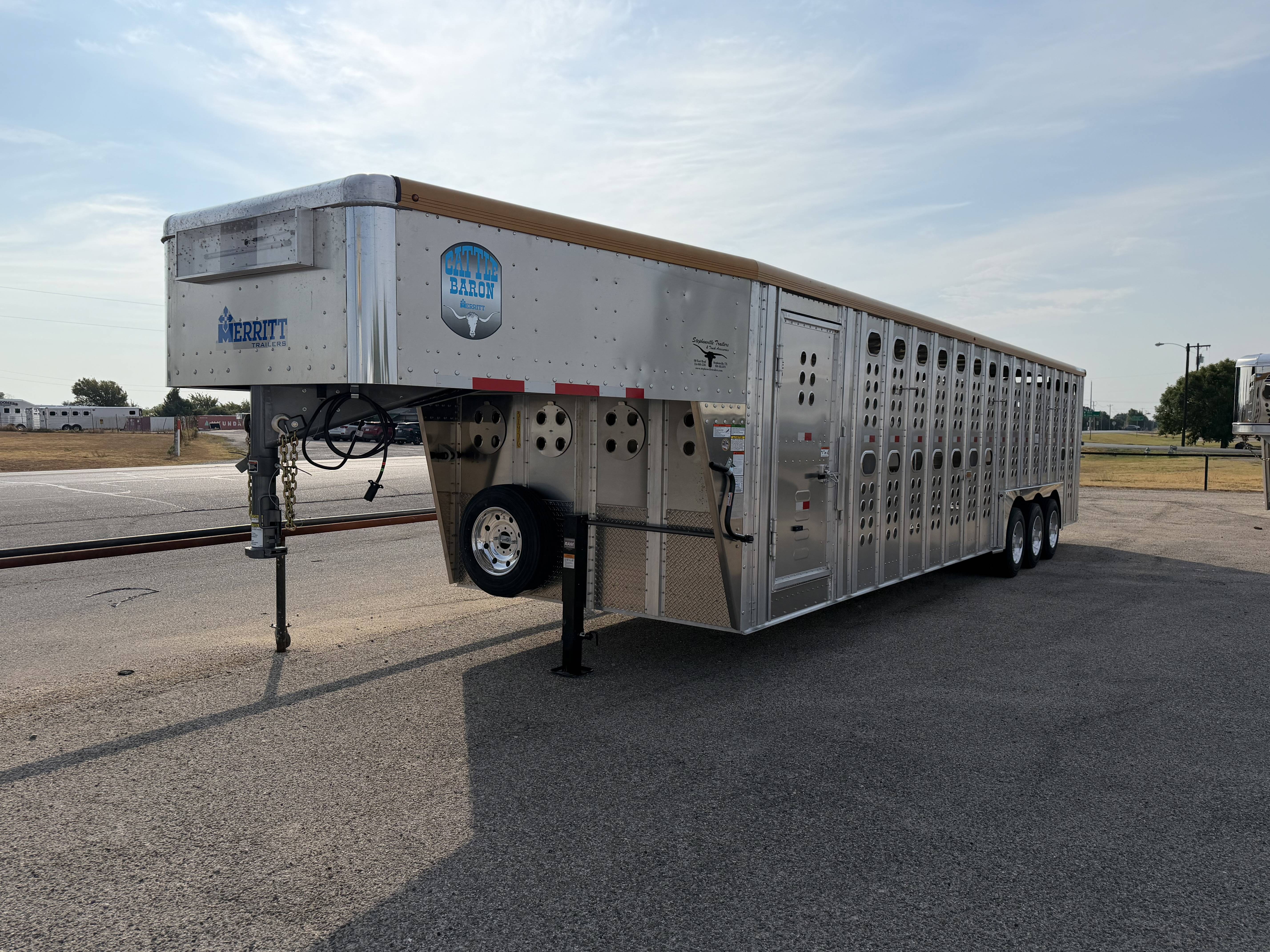 2027 Merritt Trailers 32' x 8' GN Stock - Goldline Stock Trailers