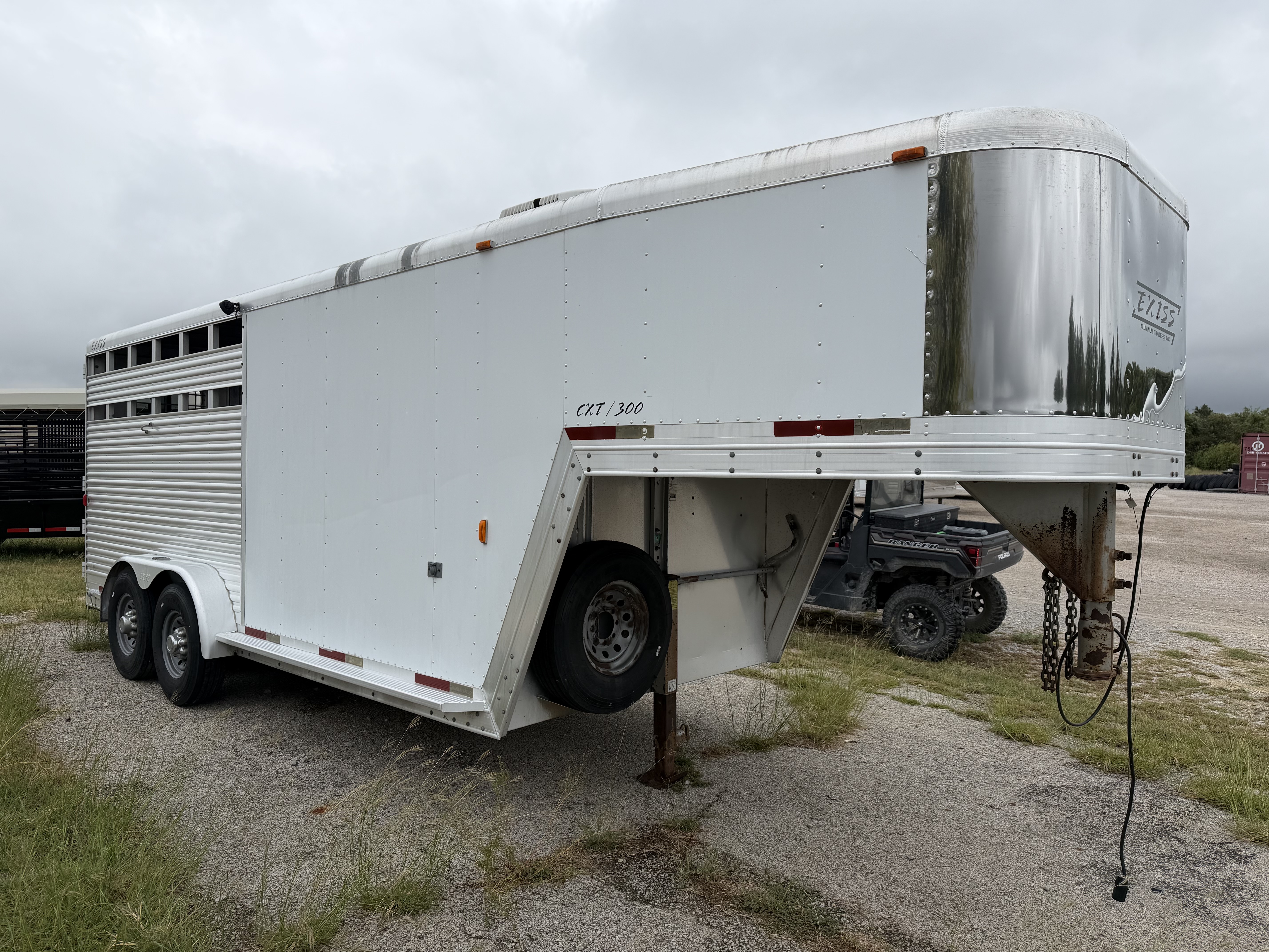2001 Exiss 3H GN Stock Combo Gooseneck Horse Trailers