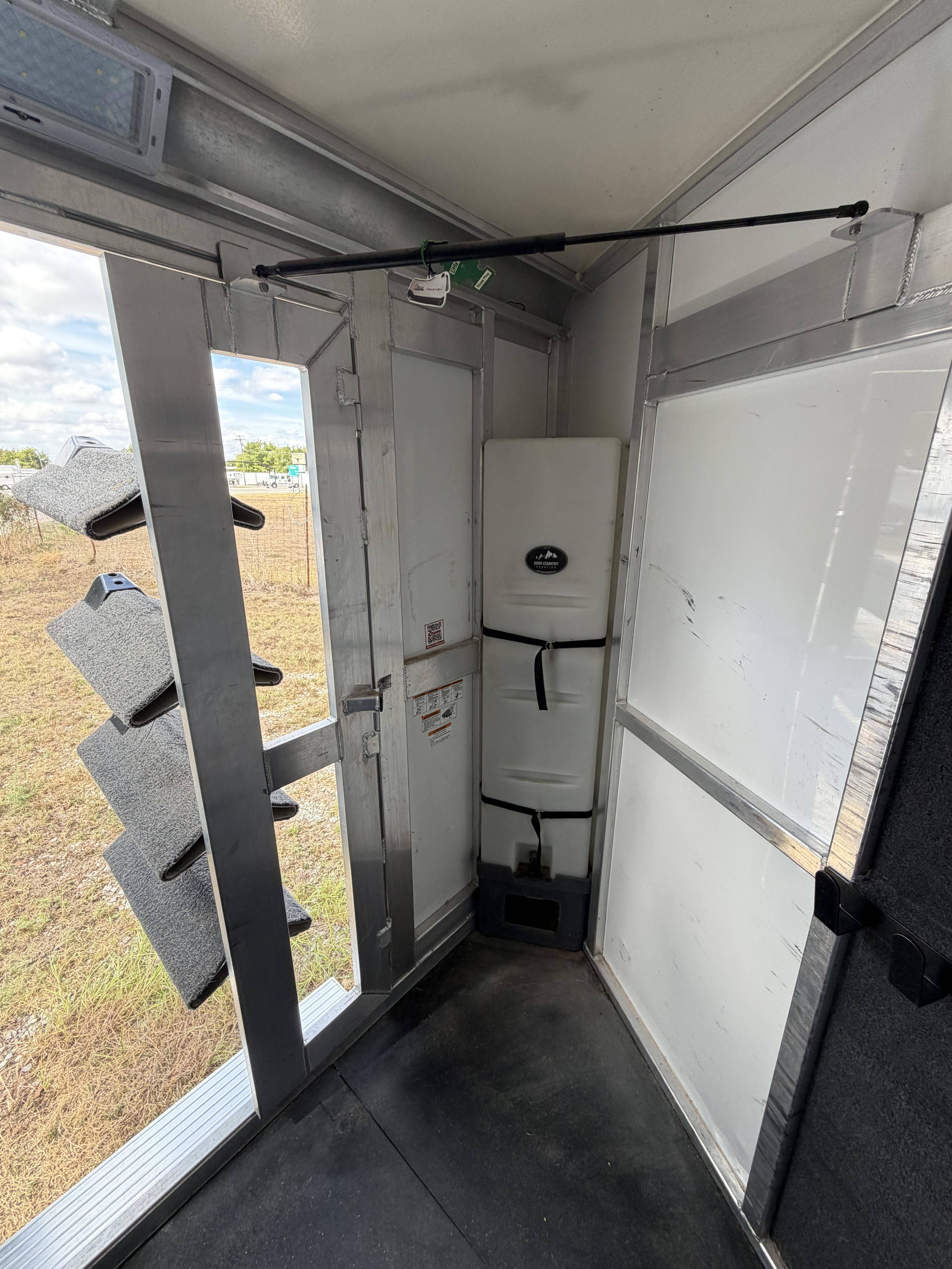 2024 Cimarron Trailers 20' GN Stock Combo w 4' Tack Room Stock Trailers